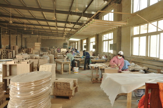 家具厂车间,家具厂工人